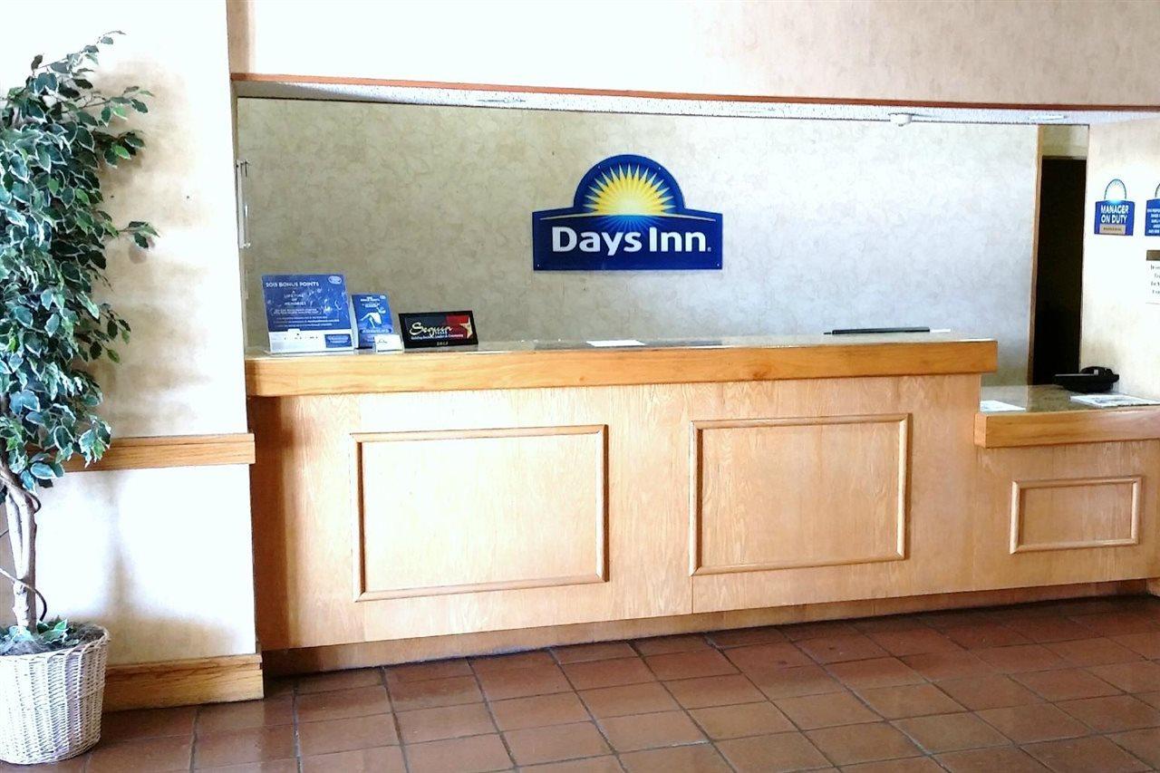 Days Inn By Wyndham Seguin Tx Екстер'єр фото